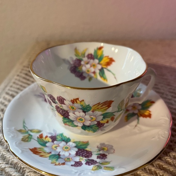 Heathcote Elegant Floral Teacup and Saucer Set - White made in England - Picture 5 of 6